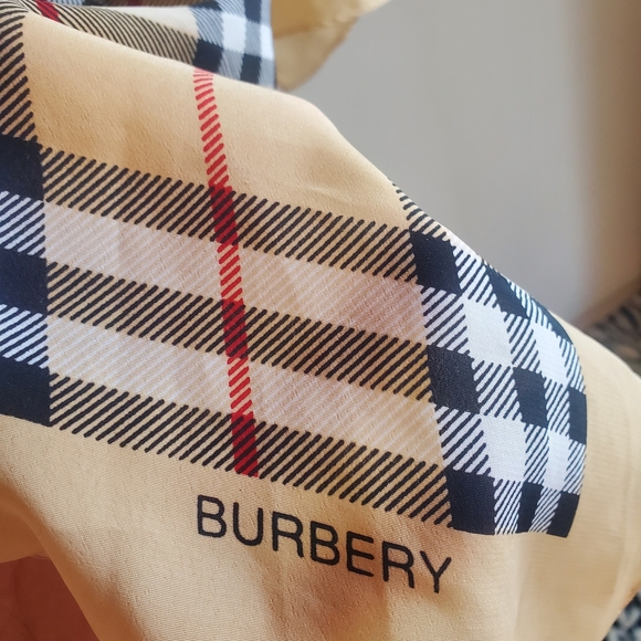Burberry scarf - Picture 2 of 4